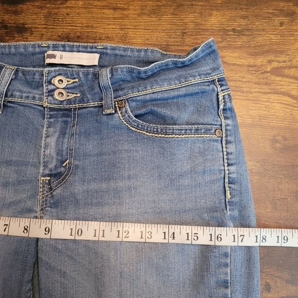 Levi's Jeans Size 8 Capri Low Rise Open Button Flap Pockets Medium Light Wash - Picture 6 of 10